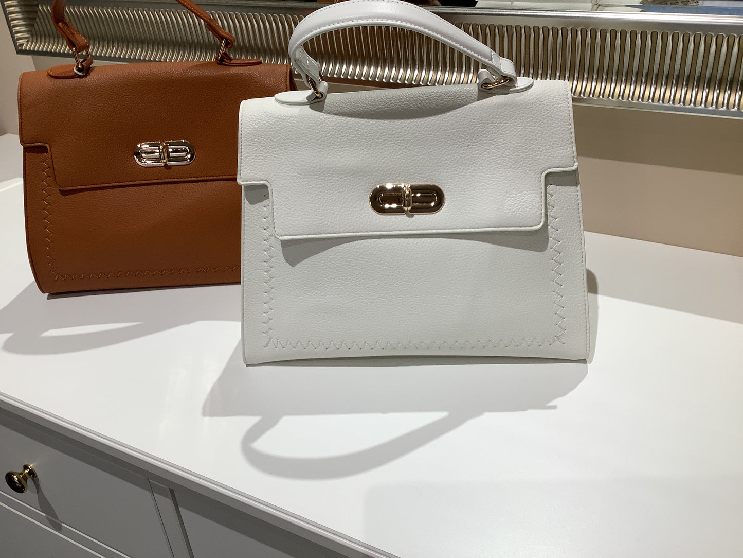 Borsa in pelle con manico