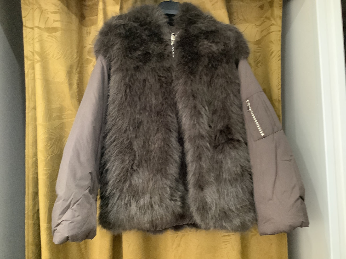 Giubbino corto in tessuto e pelliccia