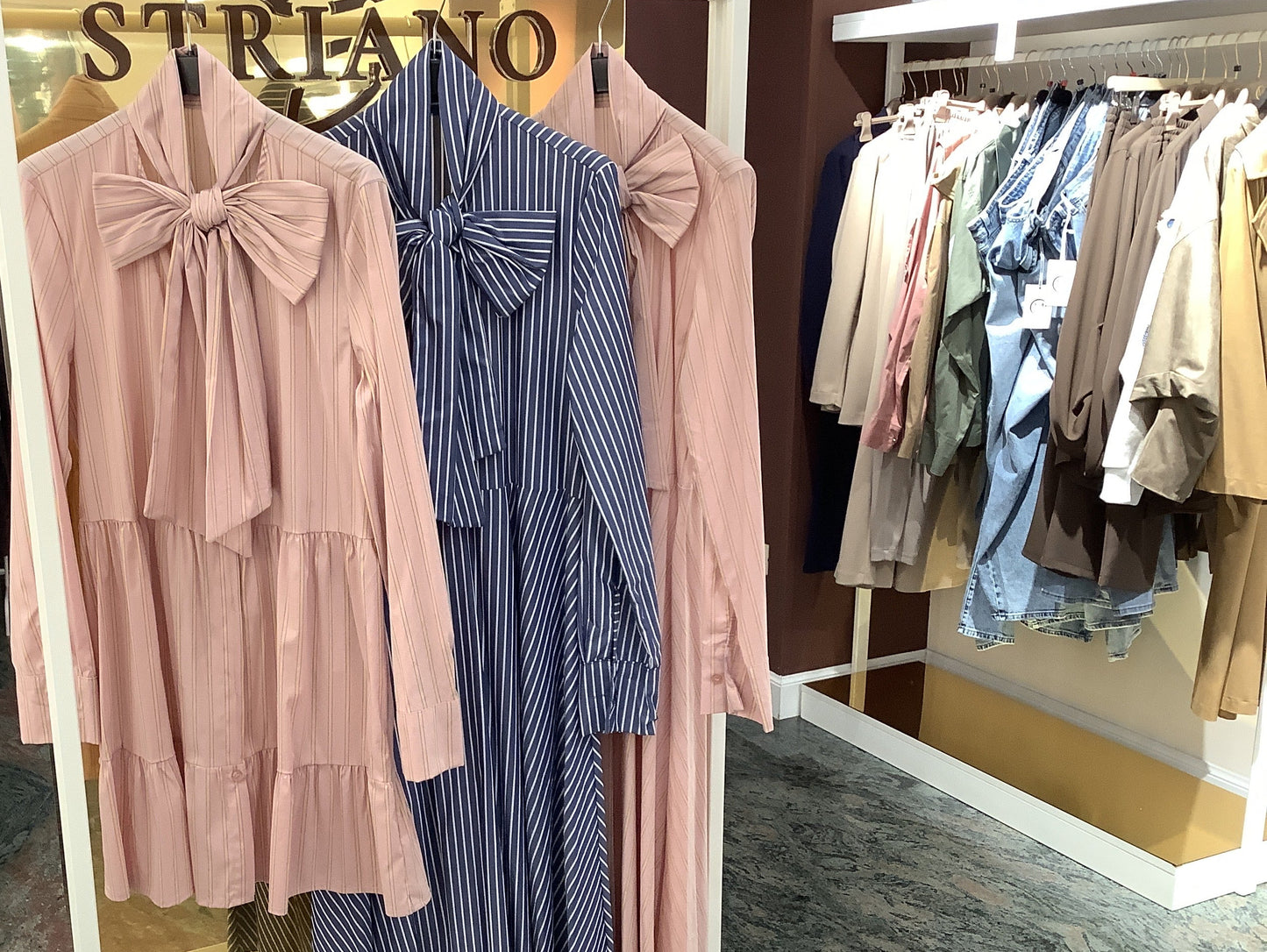 Vestito con fiocco