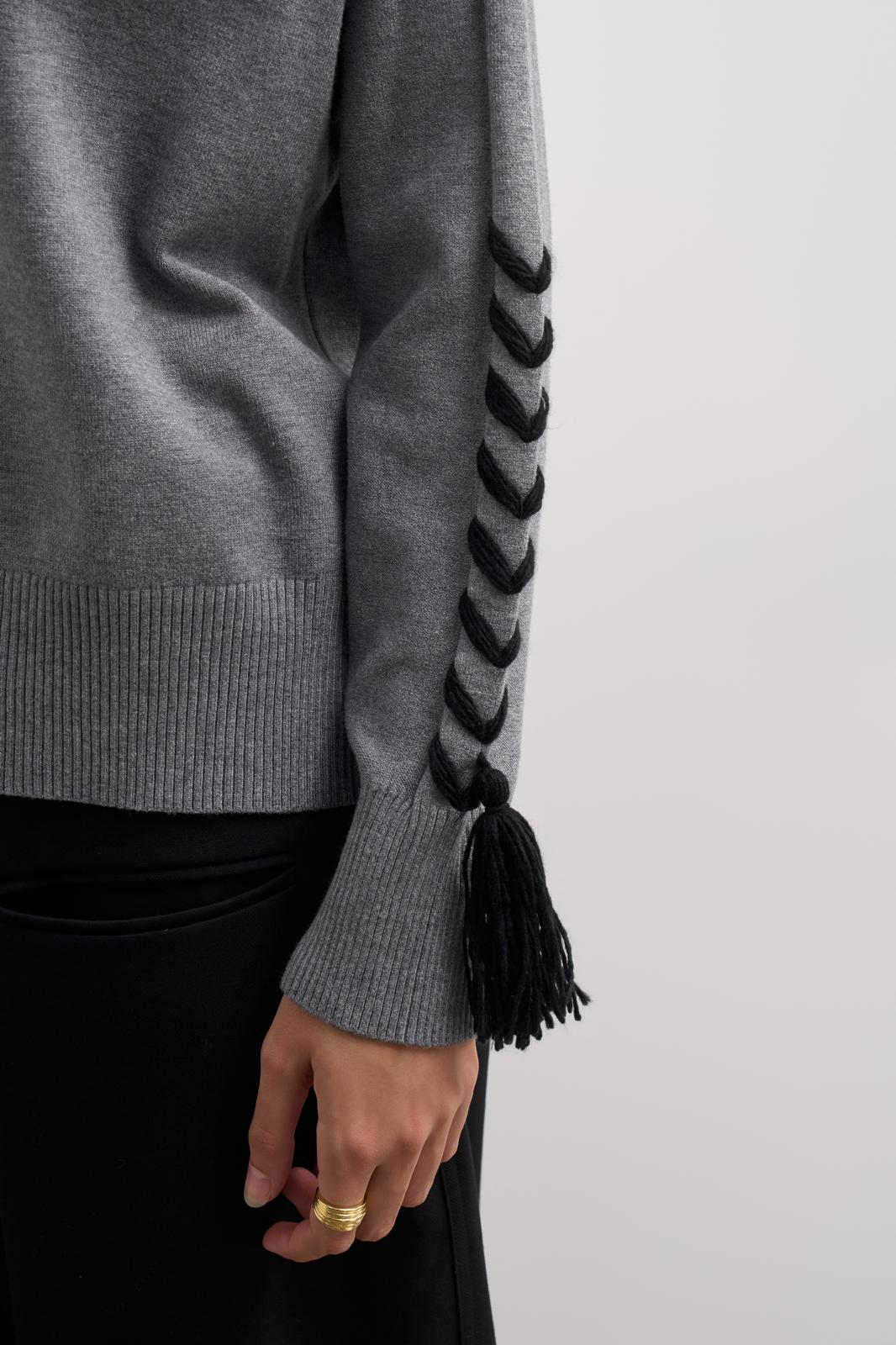 Maglione Collo Alto con Allacciatura sulle Maniche 🖤