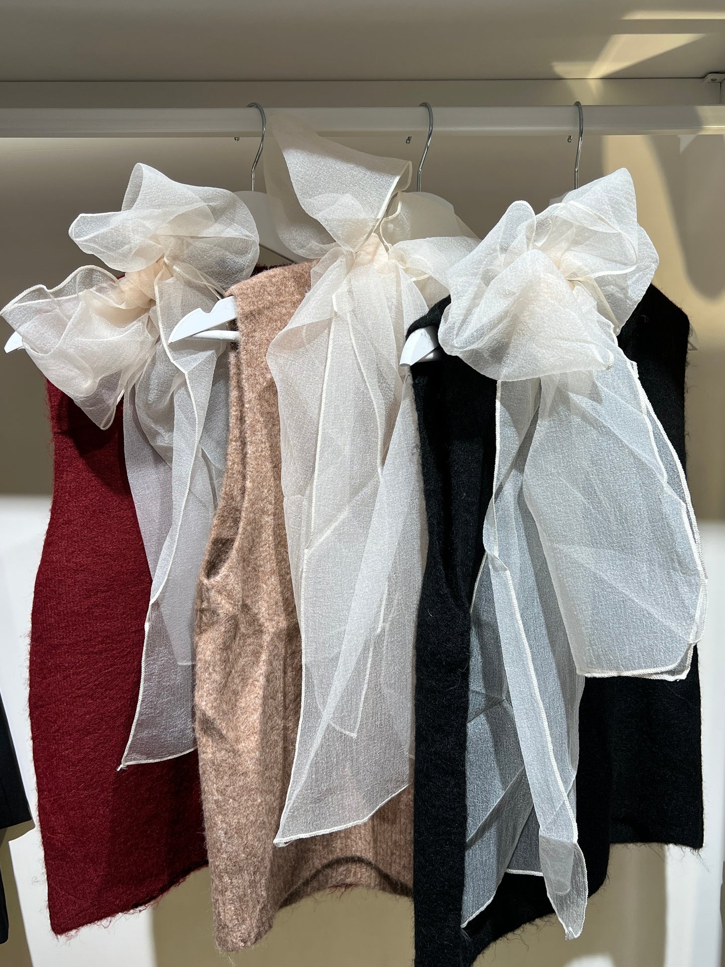 Maglia con fiocco in chiffon