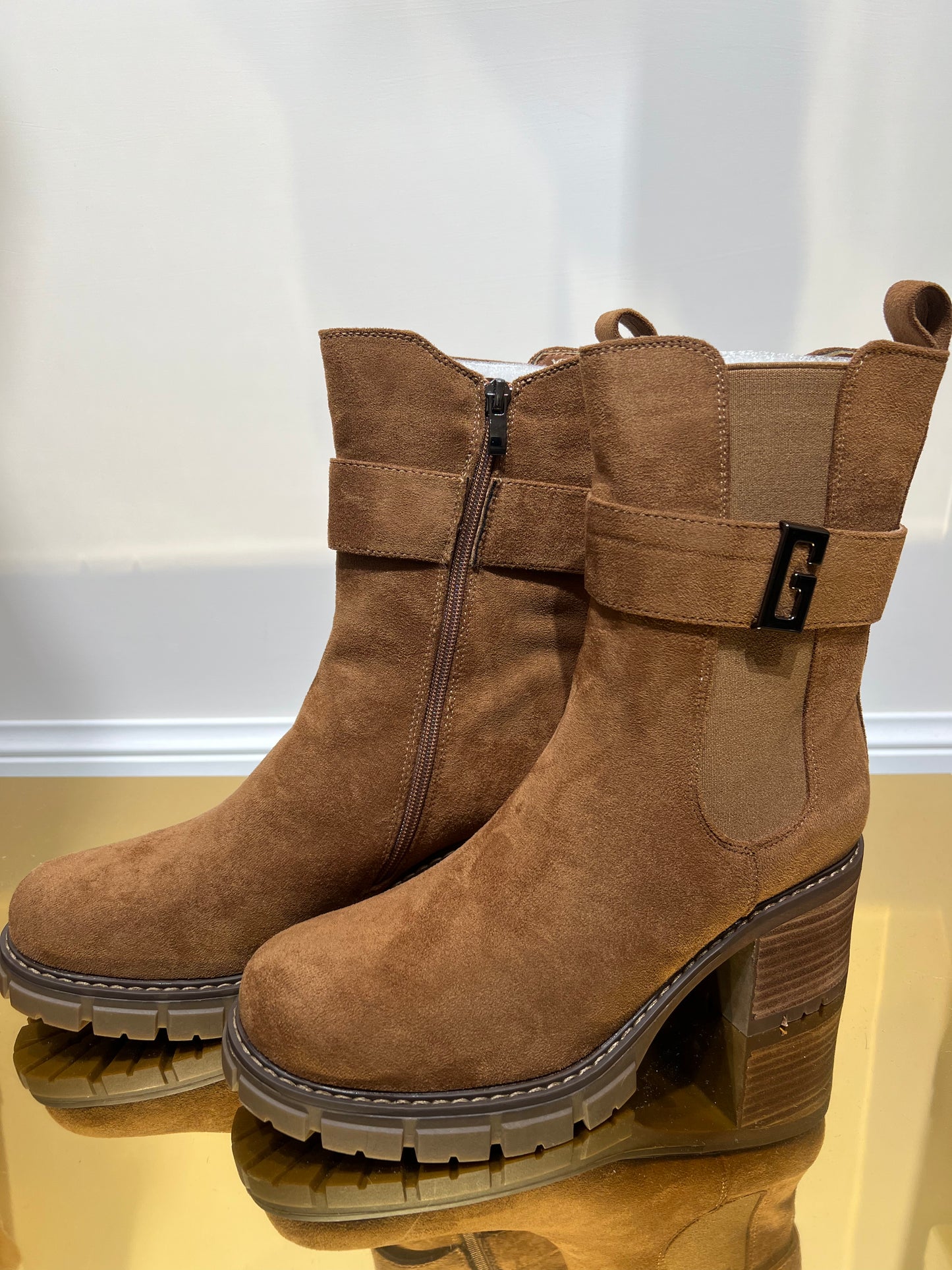 Stivaletto in camoscio