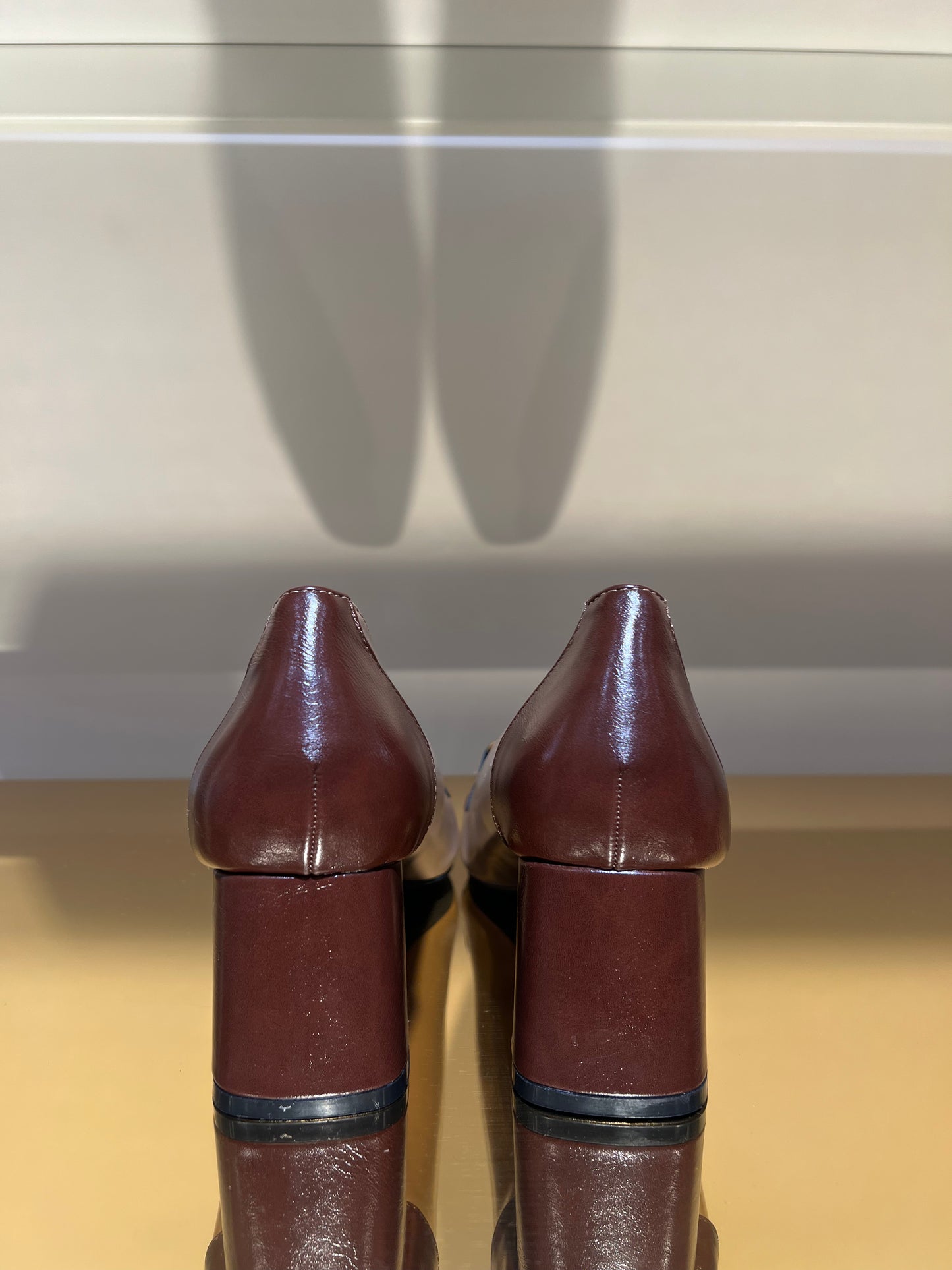 Tacco basso in vernice