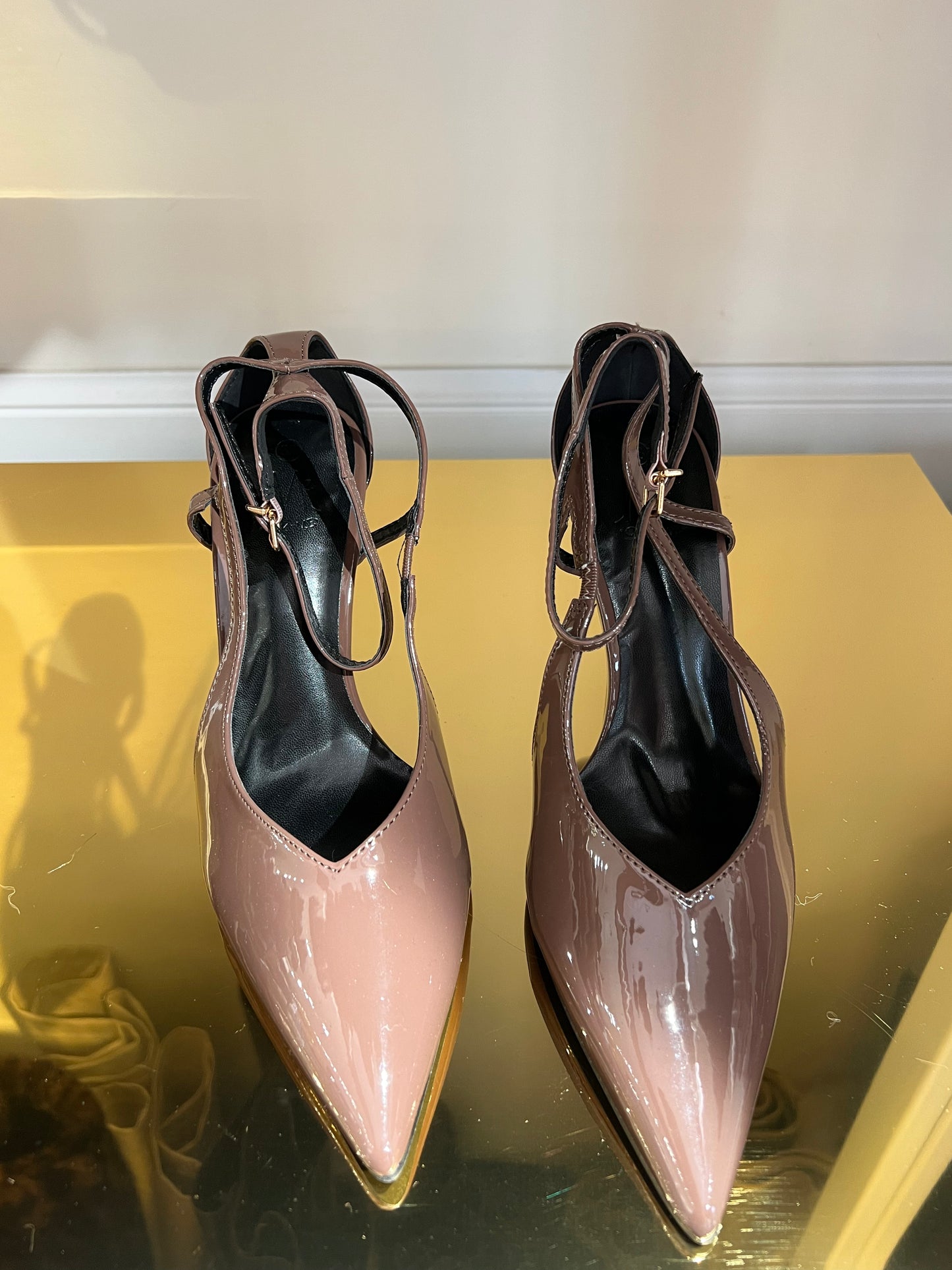 Décolleté in vernice