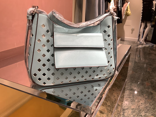 Borsa in pelle traforata celeste