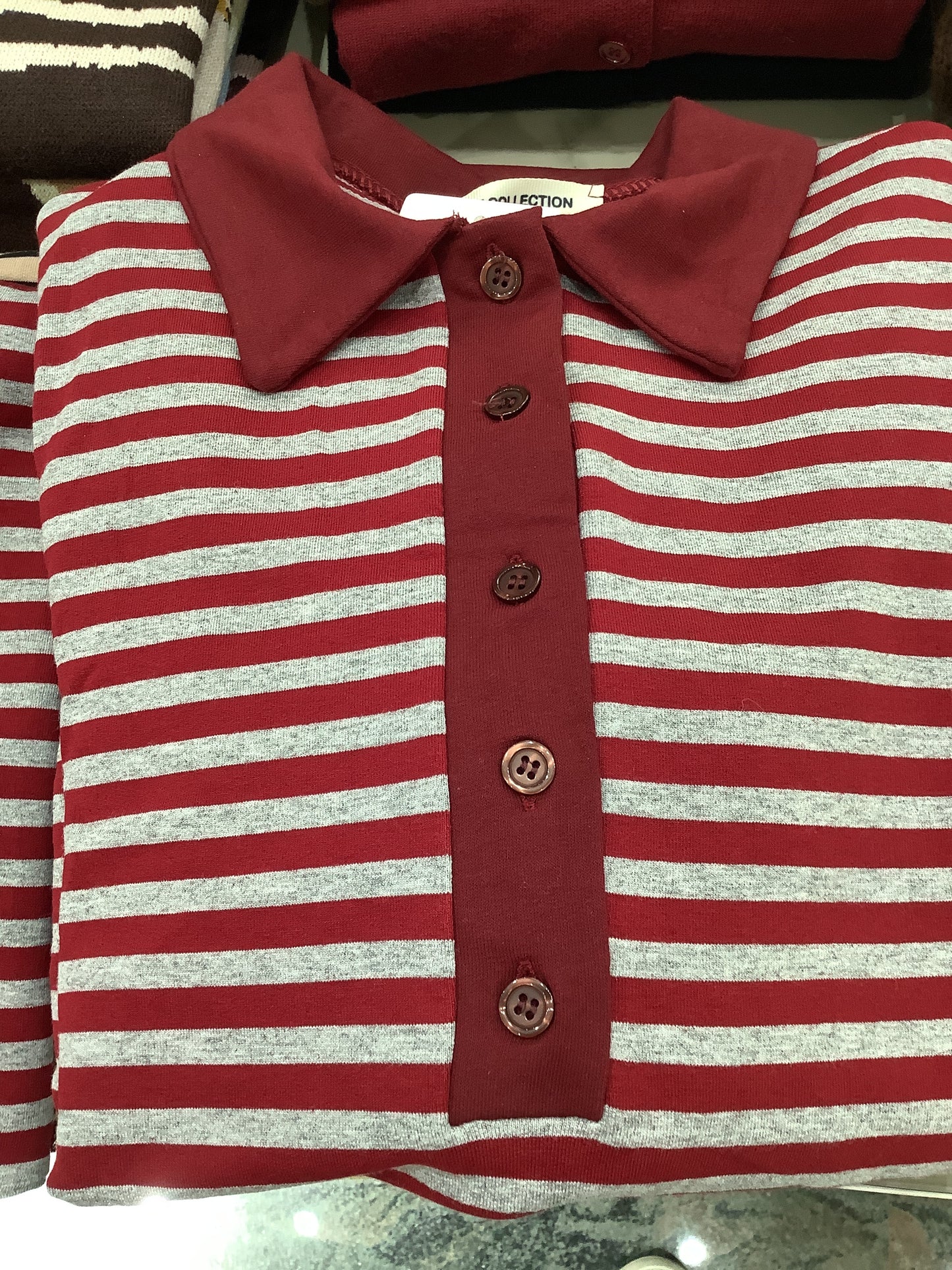 Polo a strisce con bottoni