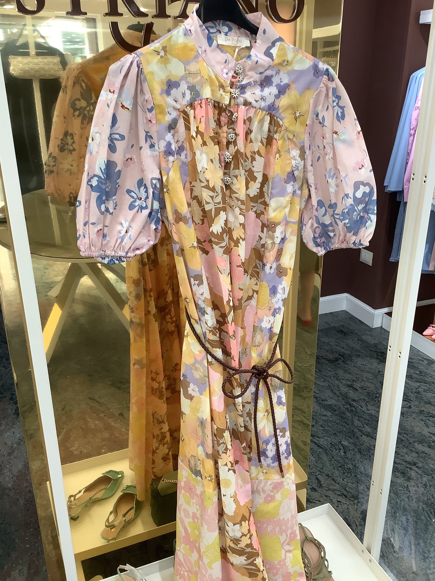 Abito con cintura in pelle