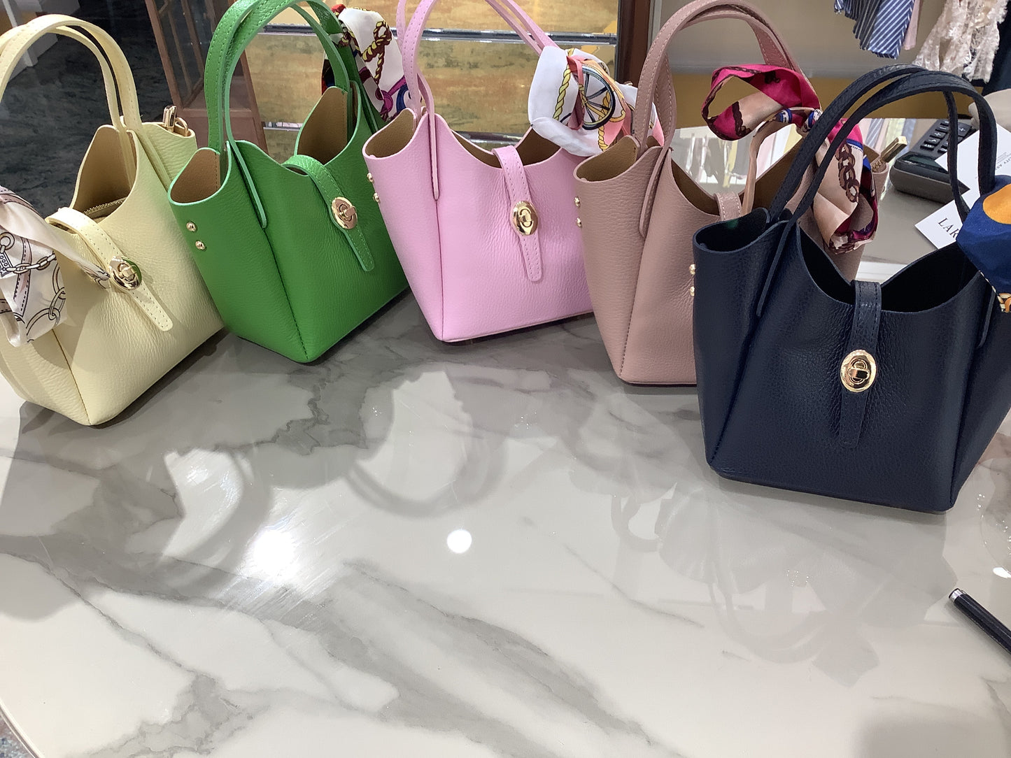 Borsetta a mano e tracolla