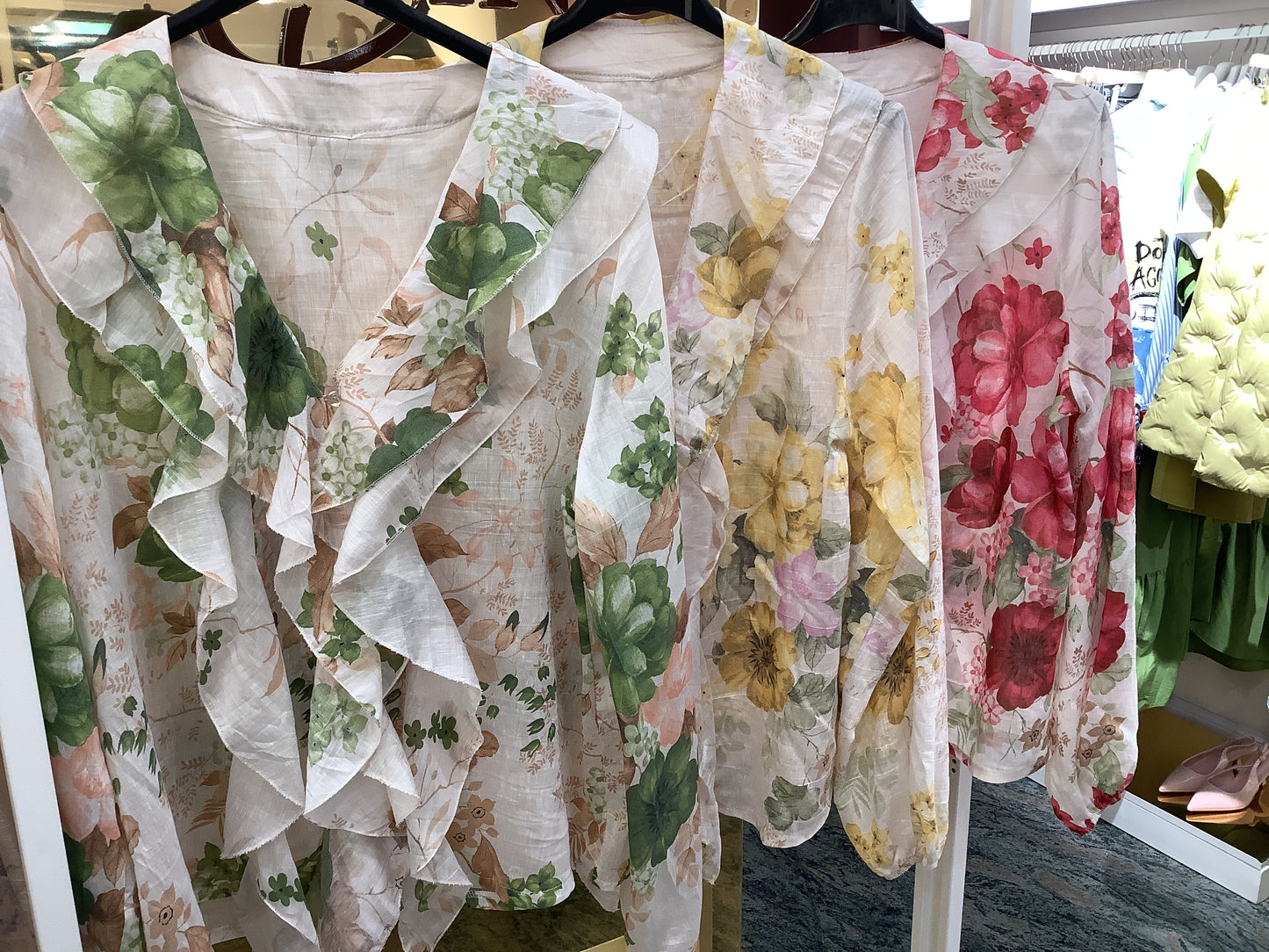 Camicia a fiori con volà