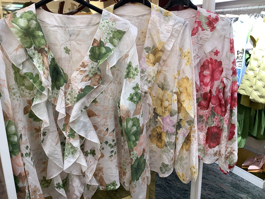 Camicia a fiori con volà