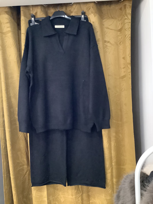 Completo di lana con pantalone e casacca con colletto a camicia