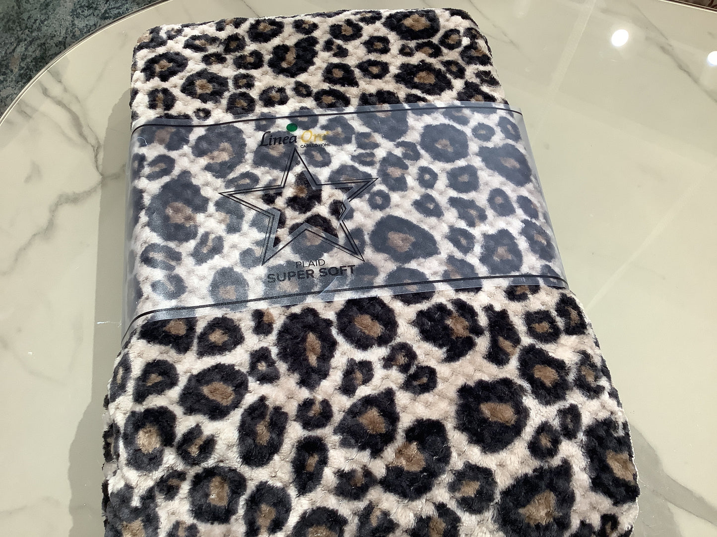 Plaid leopard