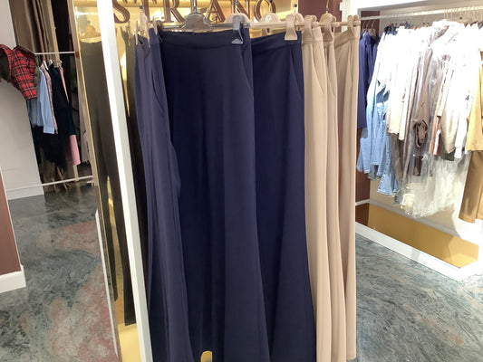 Pantalone blu e beige