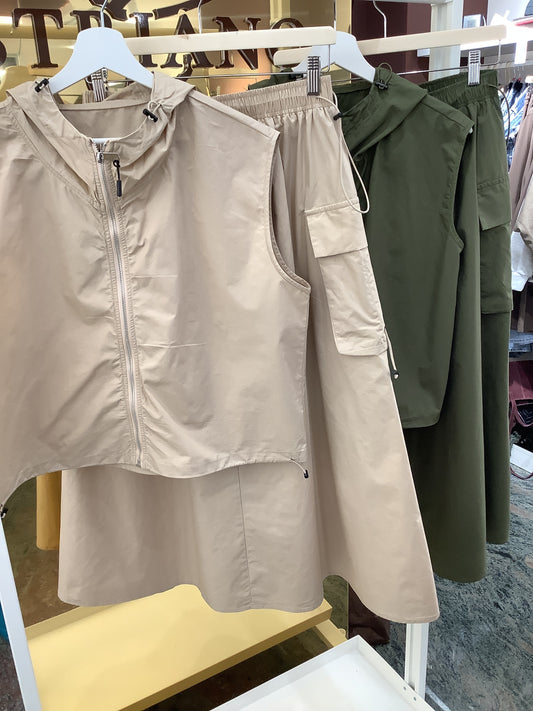 Completo con gonna è gilet