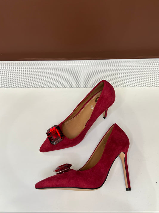 Décolleté in camoscio con dettaglio