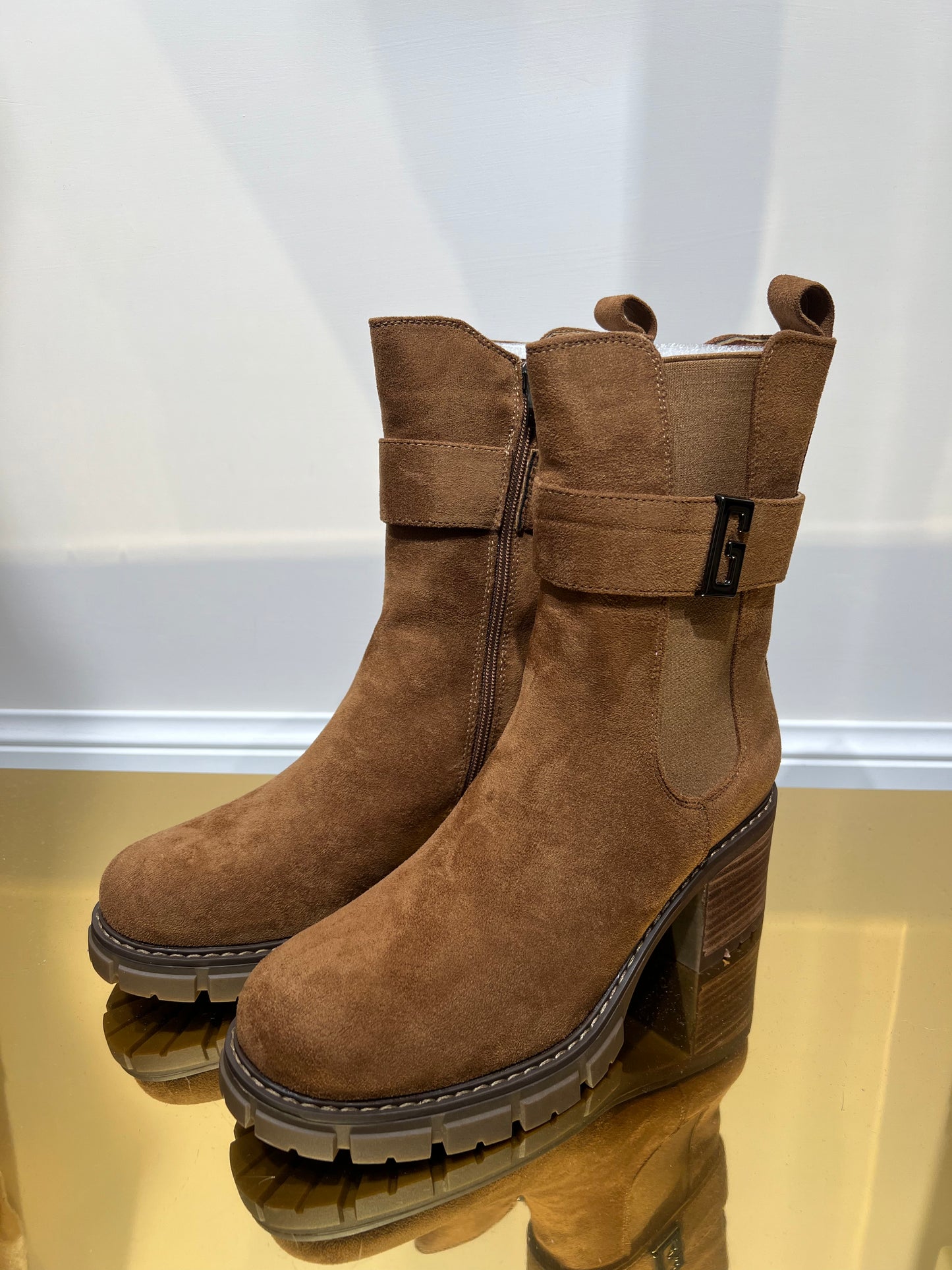 Stivaletto in camoscio