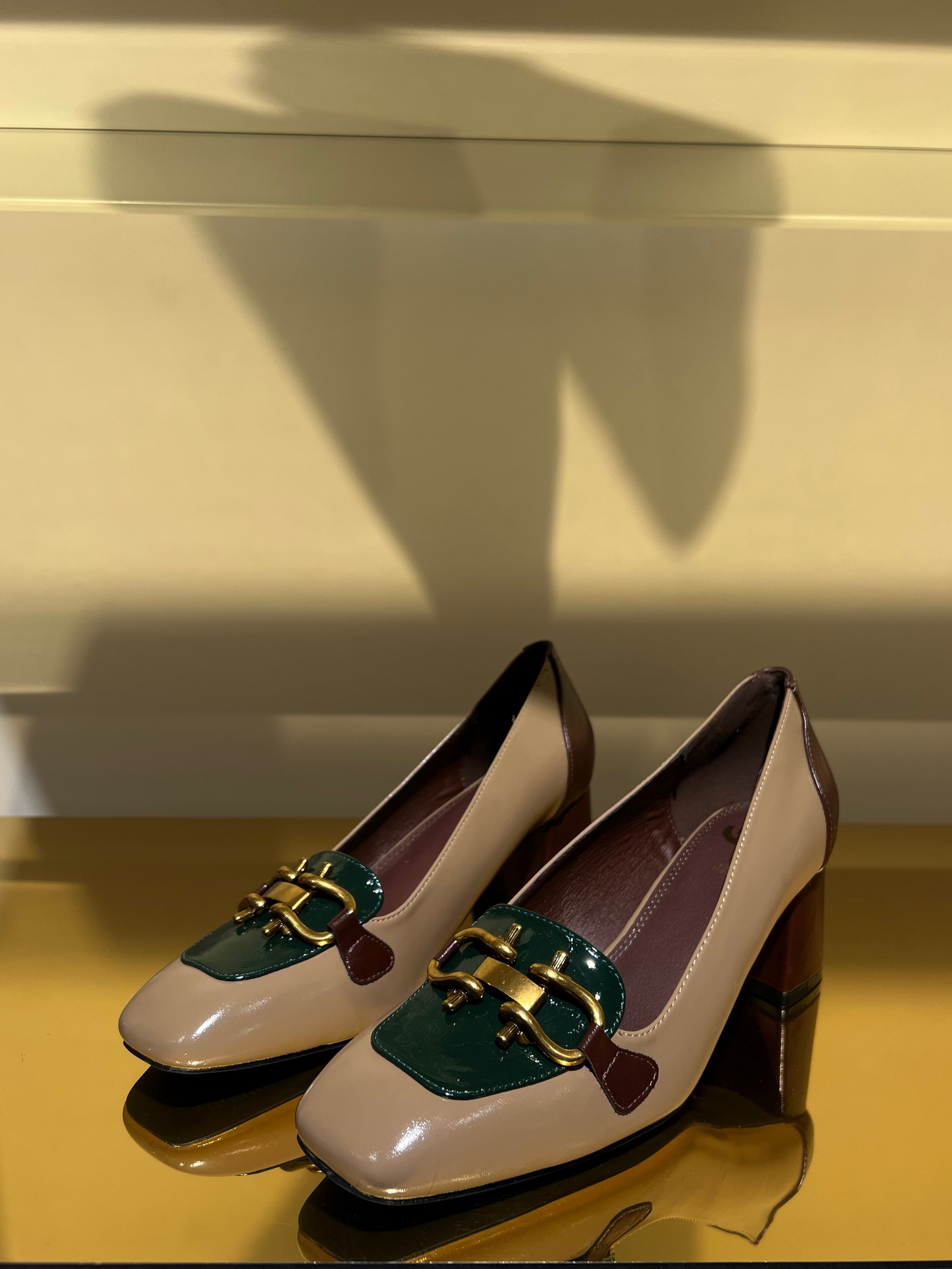 Tacco basso in vernice