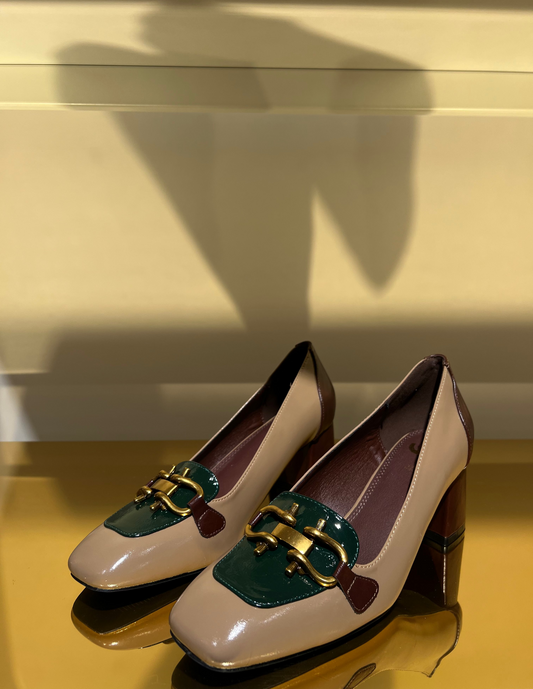 Tacco basso in vernice