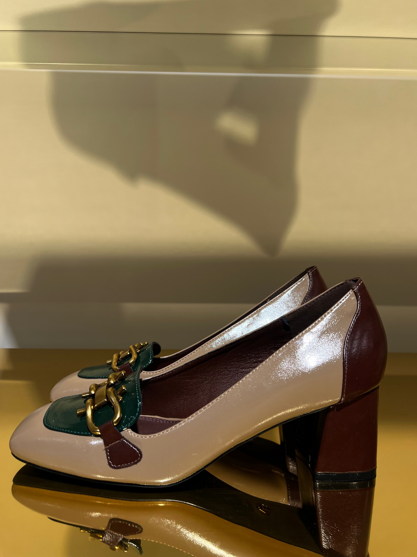 Tacco basso in vernice