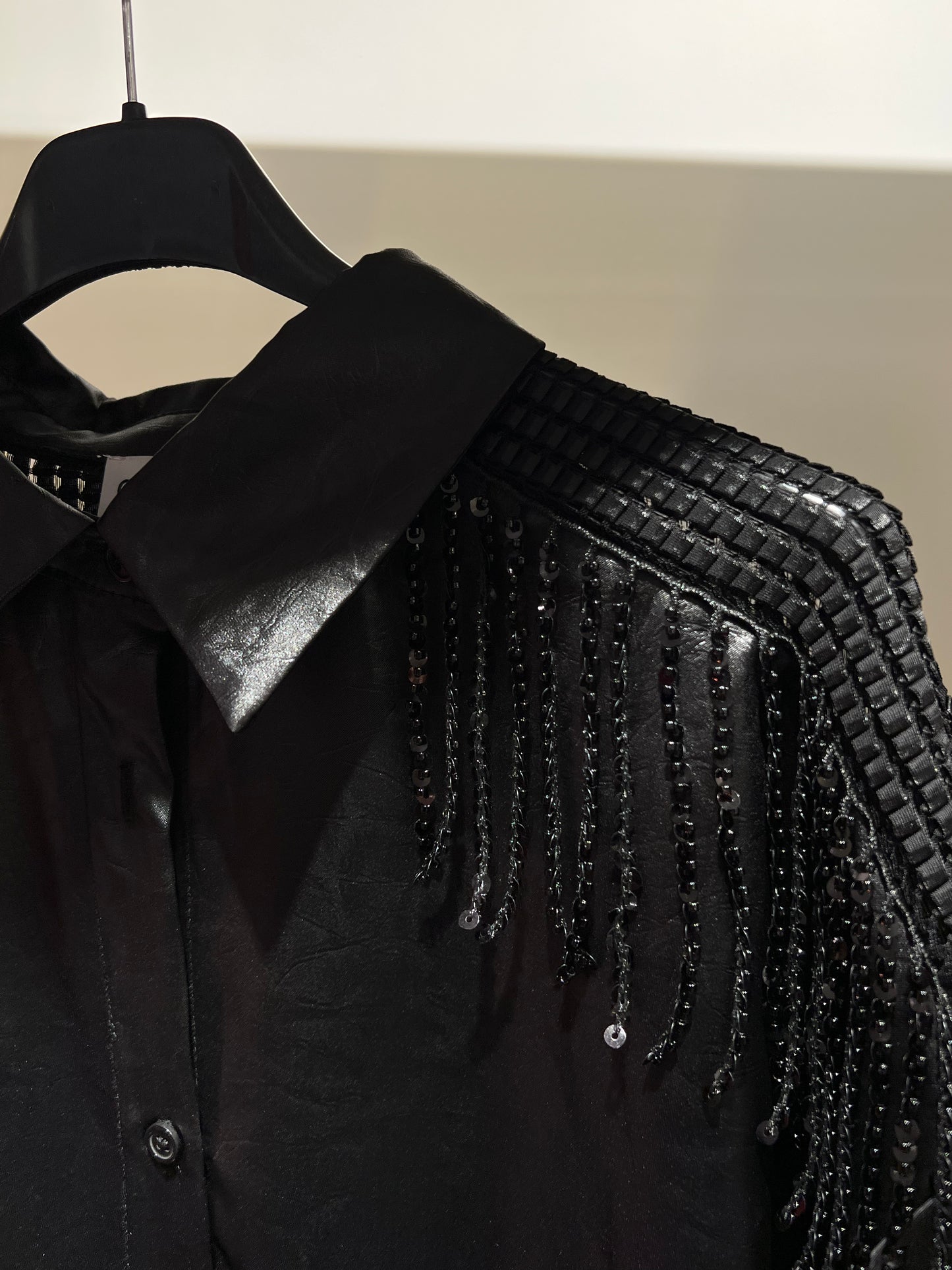 Camicia in pelle con paillettes