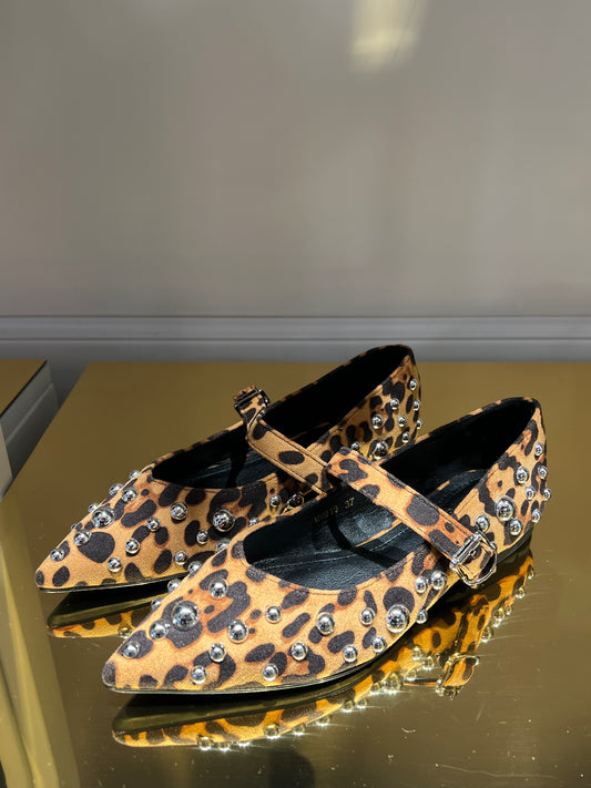 Ballerine leopardata con borchie