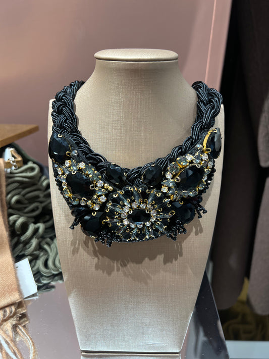 Collana con gioielli