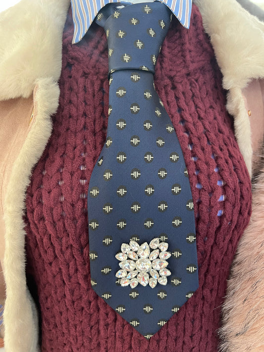 Cravatta vintage con gioiello