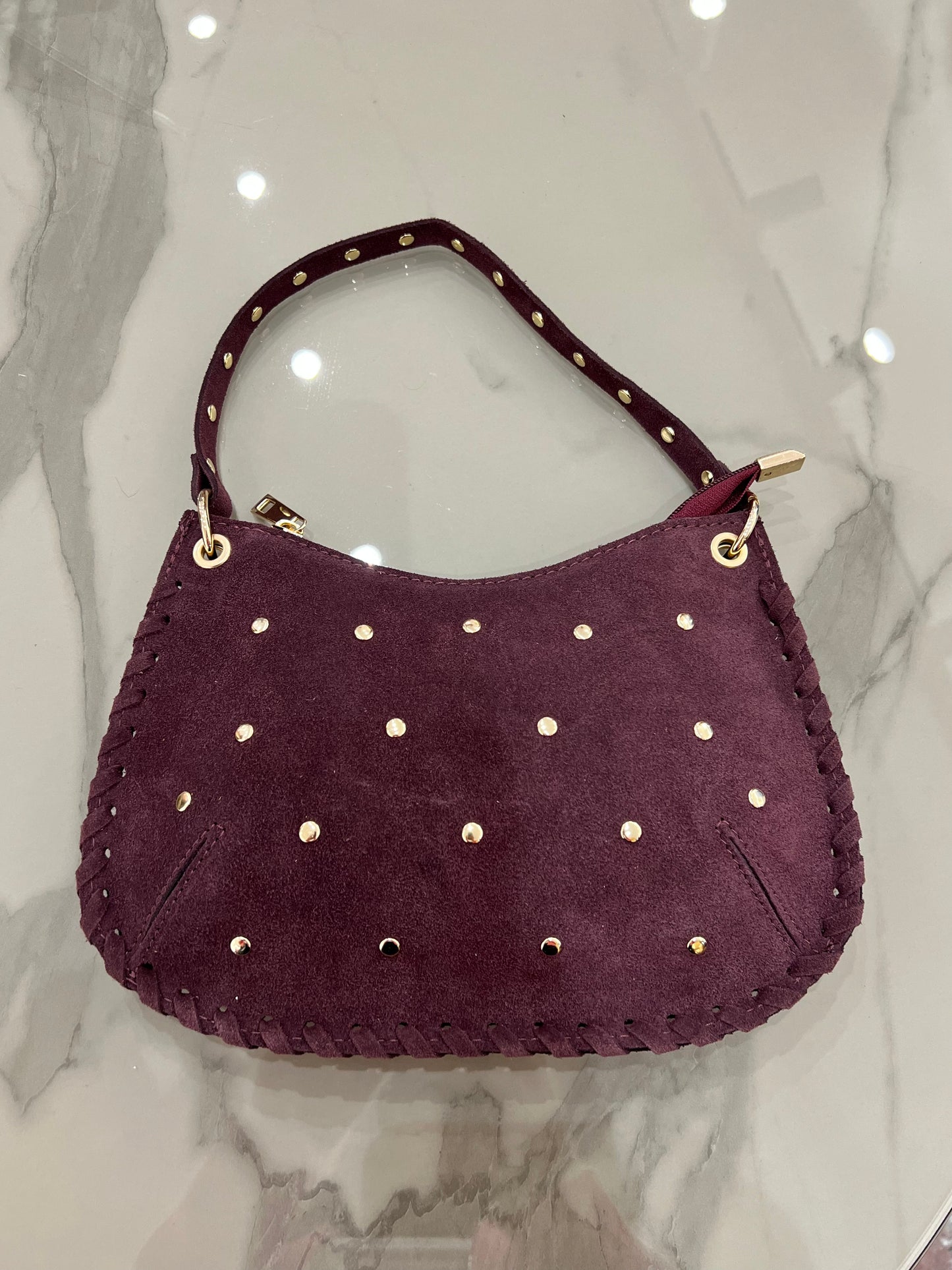 Borsa in camoscio con borchie