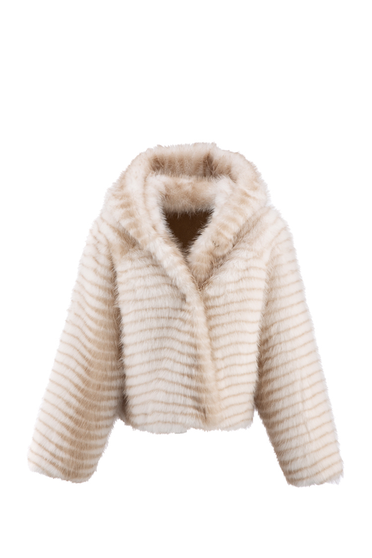 Pelliccia corta con cappuccio