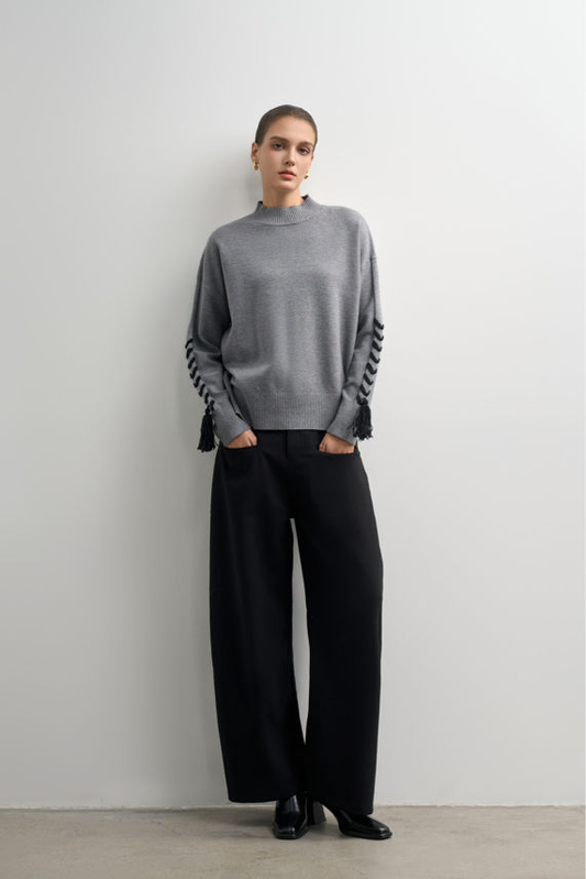 Maglione Collo Alto con Allacciatura sulle Maniche 🖤