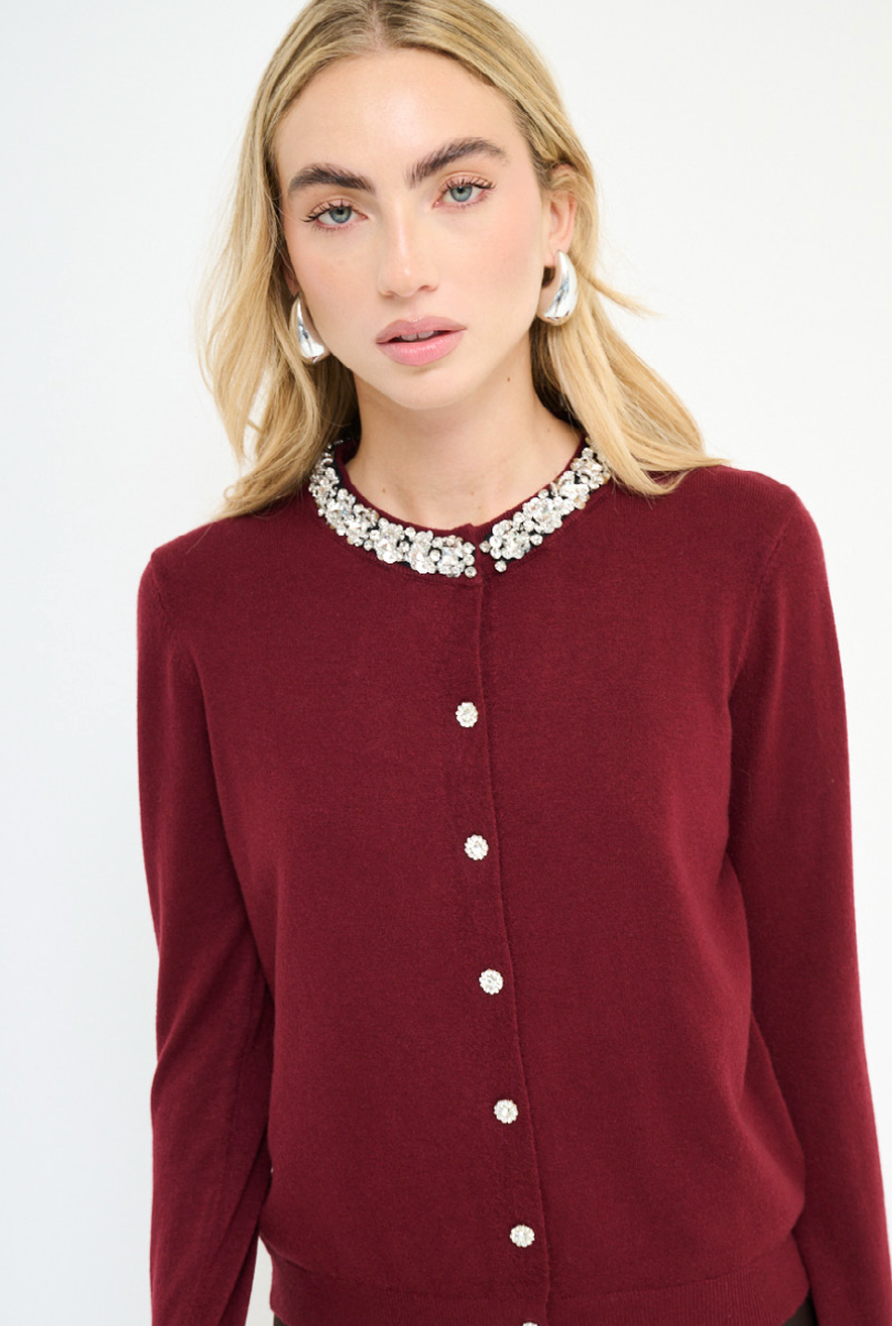 Cardigan con bottoni e collo gioiello